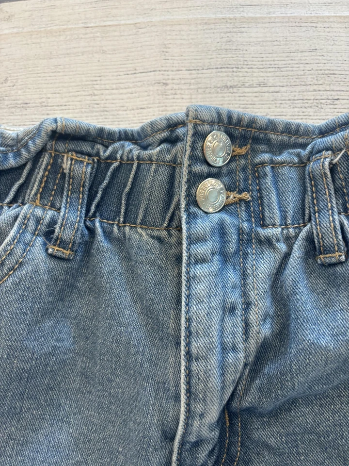 Pantalones cortos Forever 21 para mujer azul medio desgastado denim tiro alto bolsa de papel cintura Foto 2 de 4