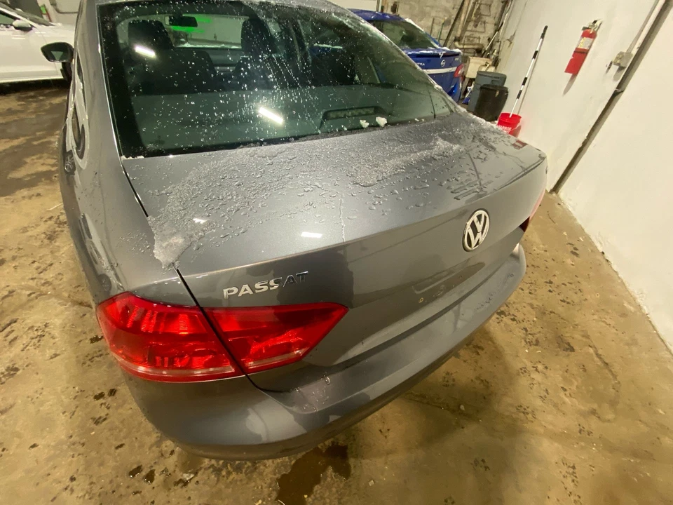 Used Deck Lid fits: 2015 Volkswagen Passat Sdn w/rear view camera Grade A - Изображение 4 из 4