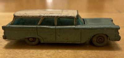 Matchbox #31 American Ford Station Wagon w/grey wheels Lesney Rare