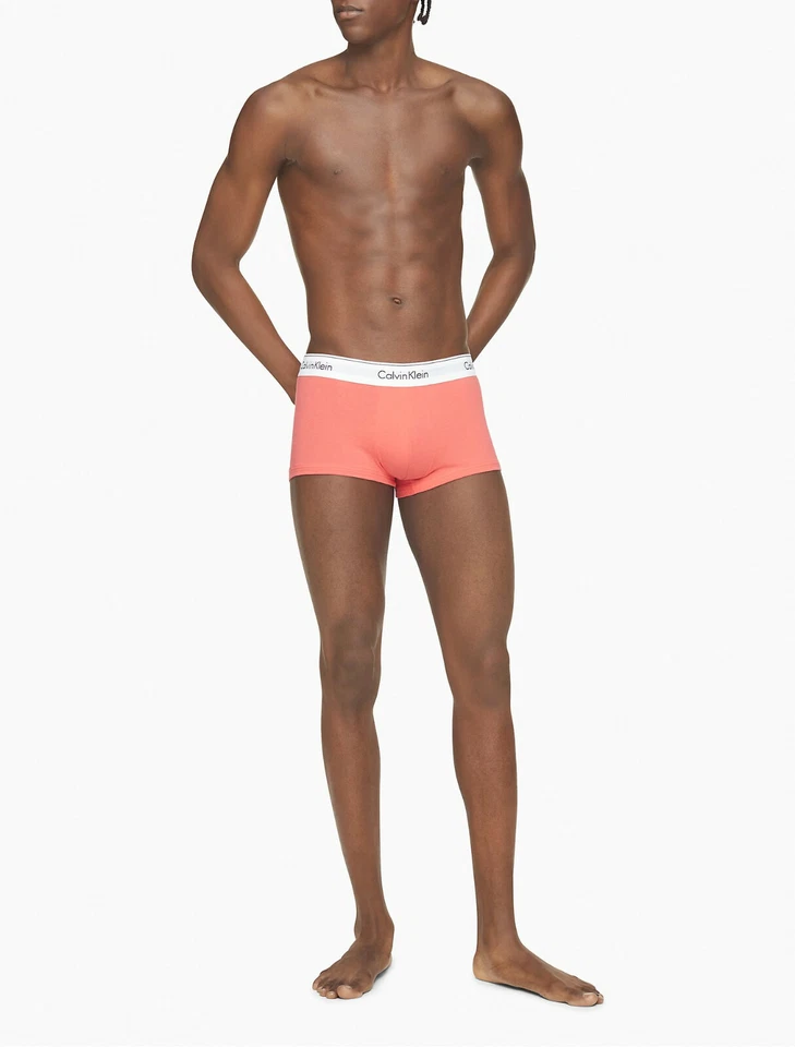 Paquete de 3 baúl Calvin Klein moderno de algodón elástico tiro bajo, rosa y azul marino y gris, talla M Foto 2 de 4