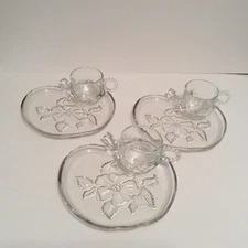 SET of 3 HAZEL ATLAS VINTAGE APPLE SHAPED APPLE BLOSSOM SNACK PLATES (with cups)