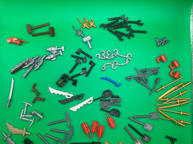 Lego Minifigure Accessories Weapons tools etc Combine to save on postage (16)