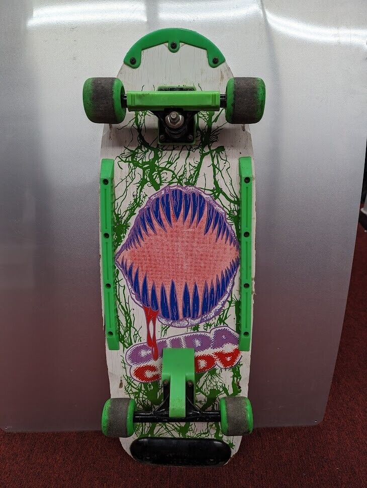 Skateboard COMPLETE vintage CUDA 360 Skateboard COMPLETE vintage CUDA 360