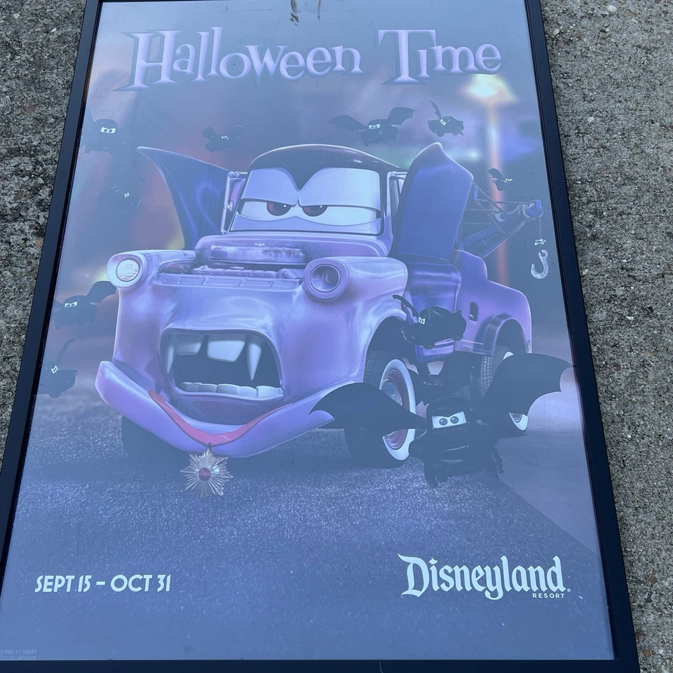 Póster enmarcado Pixar Cars Mater HALLOWEEN TIME Disneyland Resort - Raro Disney Foto 2 de 4