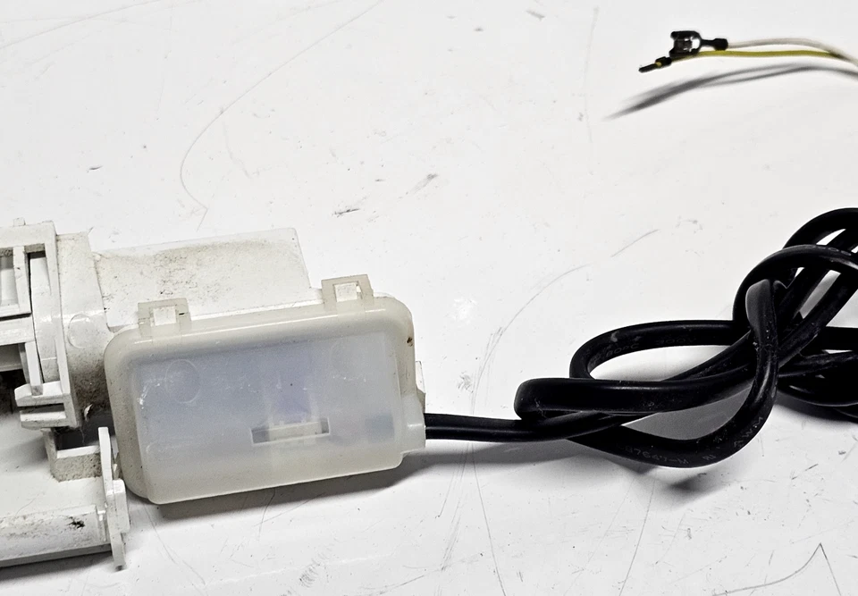 Interruptor de tapa de lavadora FISHER & PAYKEL KND-15 Foto 4 de 4