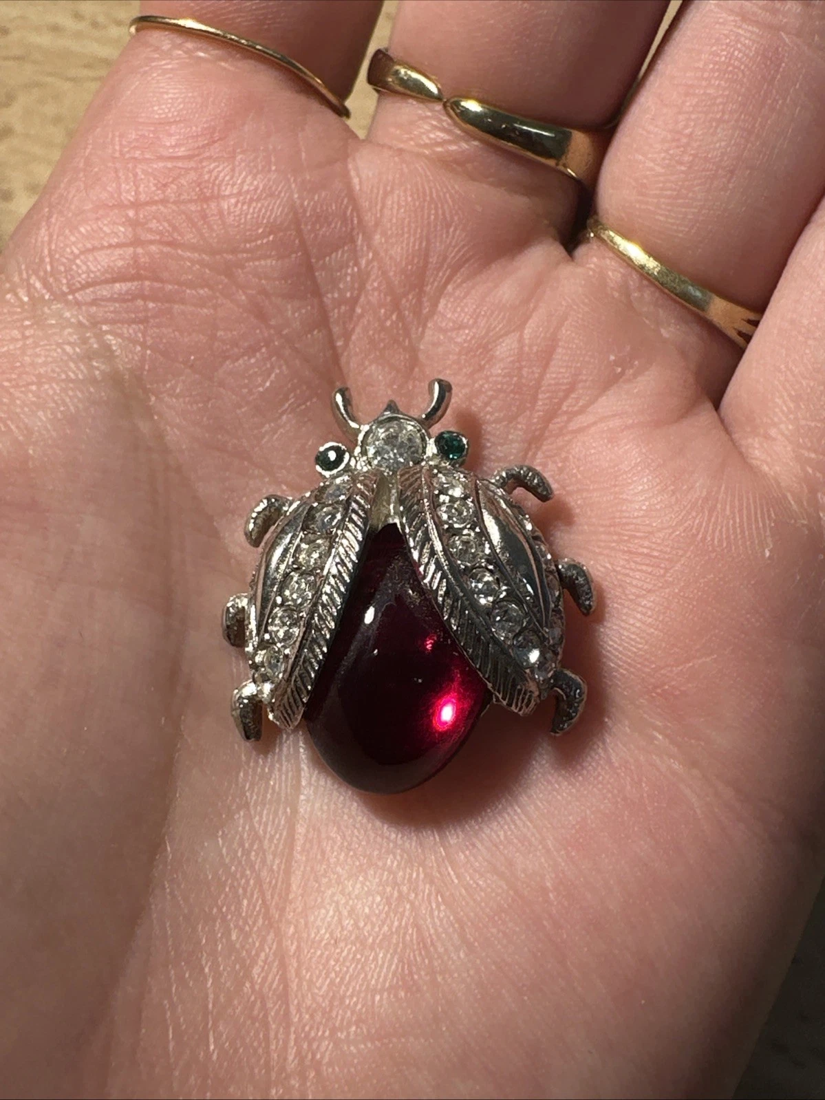 Petite Broche Coccinelle Argentée Et Rouge Bijoux Fantaisie