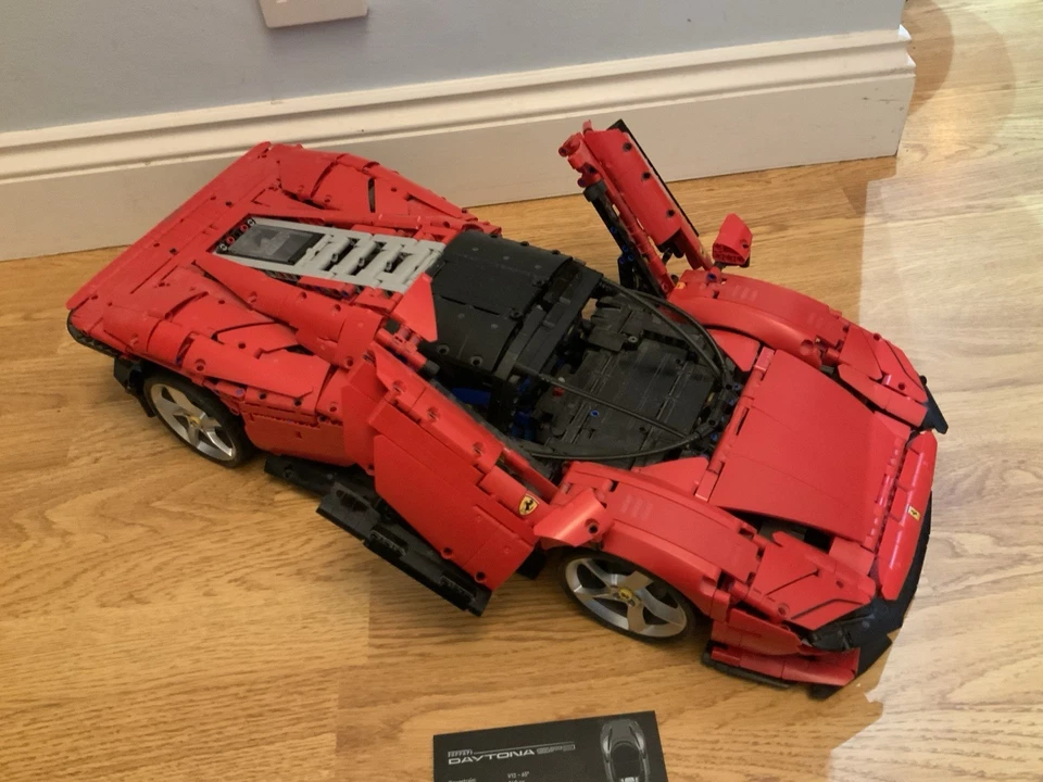 LEGO Technic 42143 Ferrari Daytona SP3, photo 3 of 5