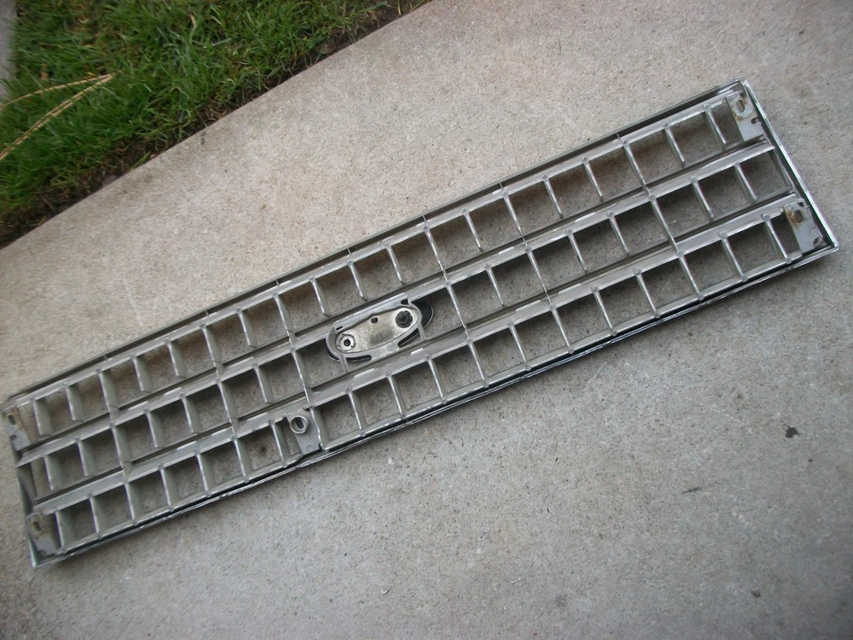 1981-1985 Ford Escort супер изящный хромированный гриль с эмблемой номер детали E3 EB 8150 - Изображение 4 из 4