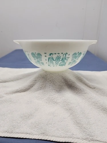 Vintage Pyrex White Amish Butterprint #443 2.5 Qt Cinderella Bowl  Rare EUC