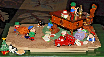 2001 Hallmark Studio Edition Santa's Desk Limited Edition Keepsake Ornament Club