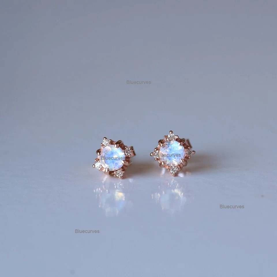 Pequeños aretes de oro rosa sólido de 14 k con pavé de diamantes naturales y piedras lunares reales de 4 mm Foto 3 de 4
