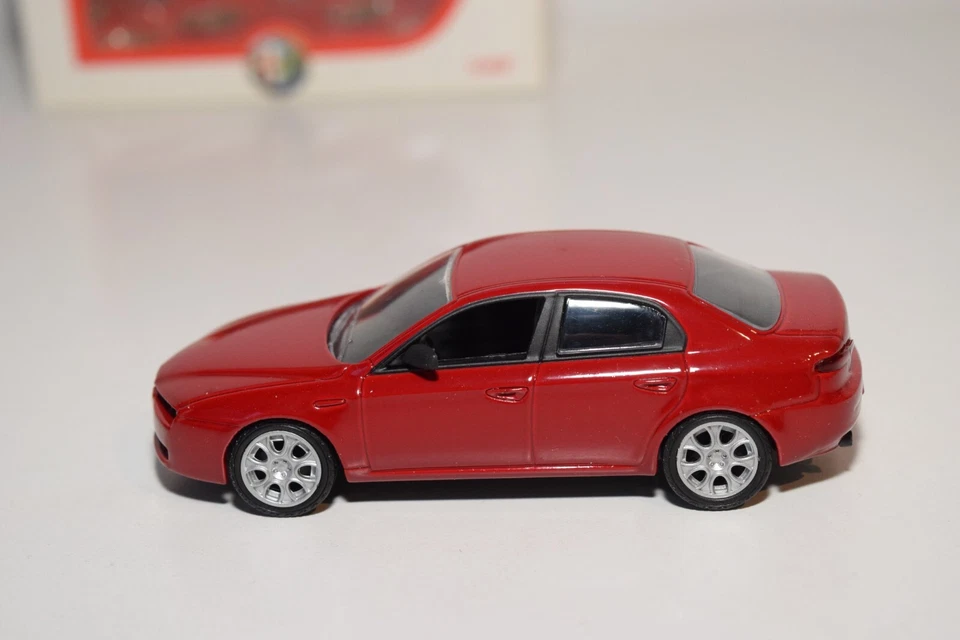 A64 1:43 NOREV ALFA ROMEO 159 ROJO SIN USAR, EN CAJA Foto 2 de 4