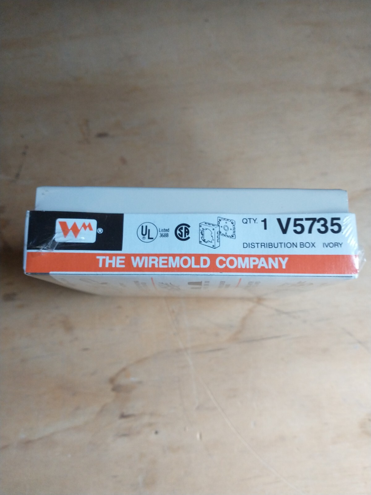 Lot of 4 New Wiremold V5735 Distribution Boxes