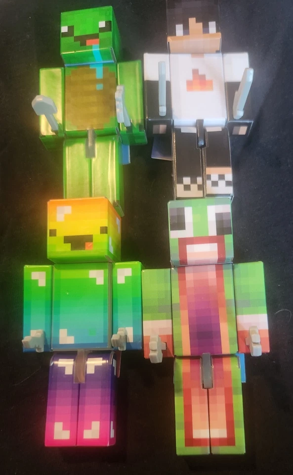 Lote de figuras MINECRAFT de Ender Toys. 4 figuras completas con accesorios y capas Foto 3 de 4