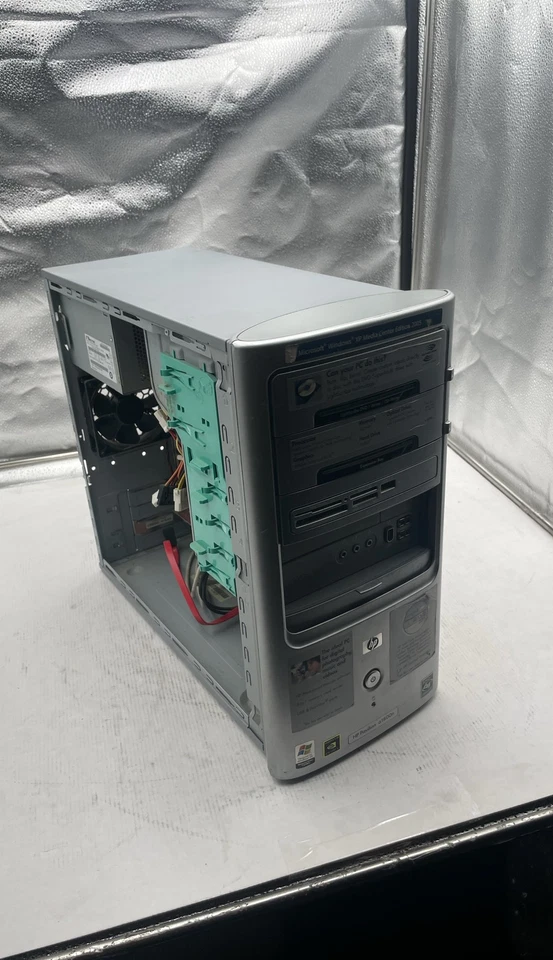 PC de escritorio HP Pavilion a1600n MT AMD Athlon 64 Windows XP sin disco duro Foto 2 de 4