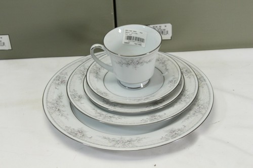 Noritake Sweet Leilani 5 pc set NEW IN ORIGINAL BOXES Plates Cup Saucers - Picture 2 of 10