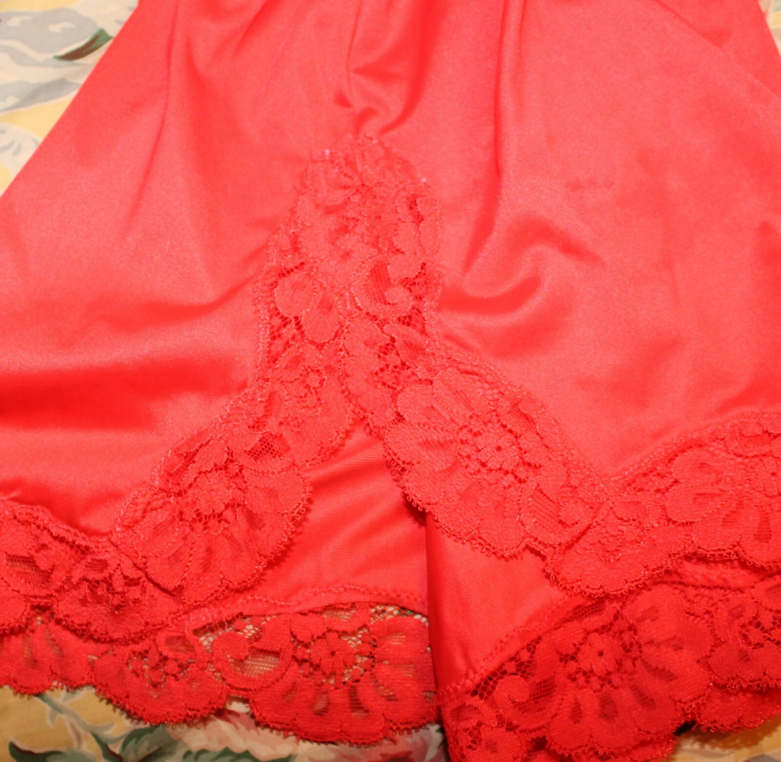 Vintage Lipstick Red Lace Half Slip M Nylon Old Holly… Gem
