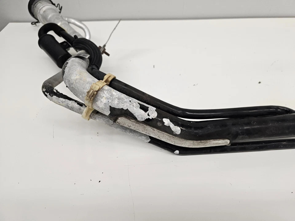 08-15 Volvo XC70 cuello de llenado de combustible 31274191 Foto 2 de 4