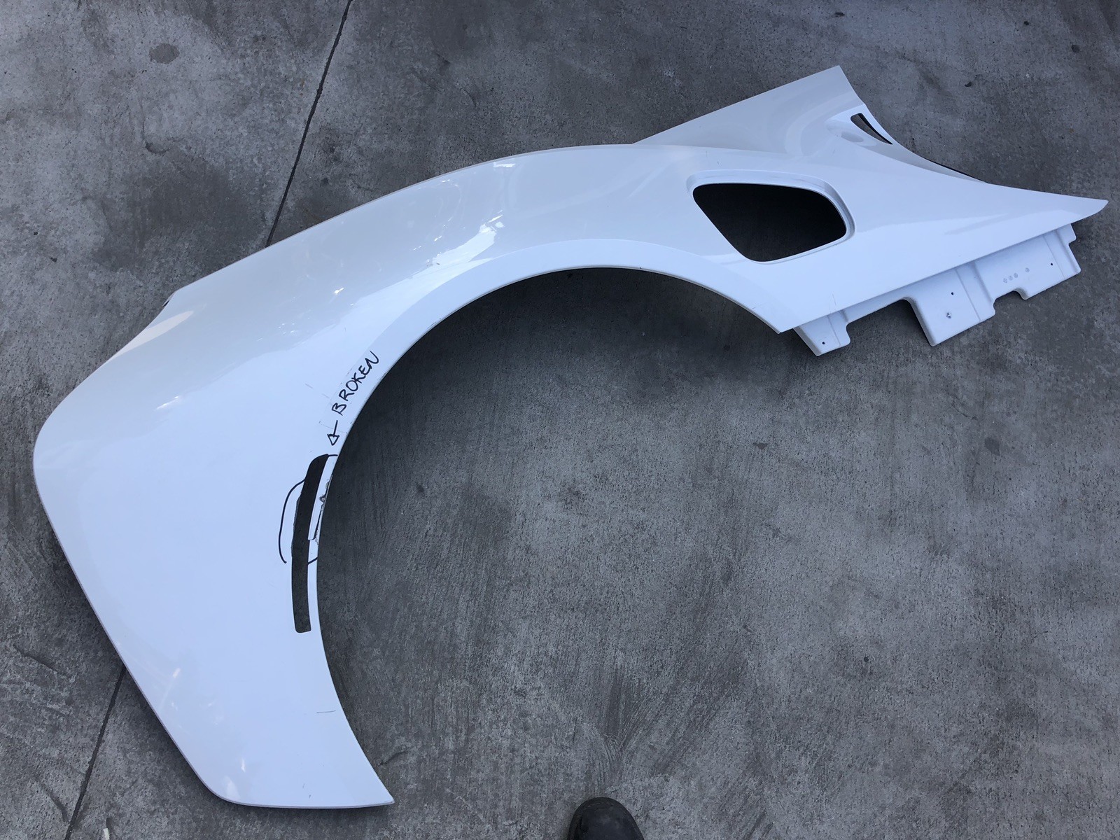 2015 2016 2017 2018 BMW i8 I8 RH RIGHT QUATER PANEL//BED SIDE OEM USED