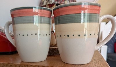 Trade Winds x 2 Tassen Geschirr handbemalt Azteken Streifen Punkte Kaffee Tee Tassen