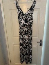 LADIES BLACK AND WHITE MAXI DRESS. DAY AND EVENING WEAR AND SPECIAL WEAR. 