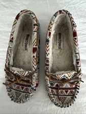 MINNETONKA Women's Cally Aztec Pile Lined Moccasin Slipper Size 7M