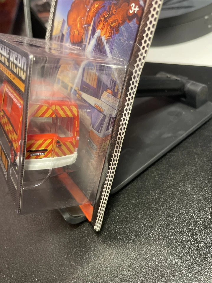 Matchbox Supreme Heros Renault Master Ambulance Fire Rescue First Responder - Image 2 of 4