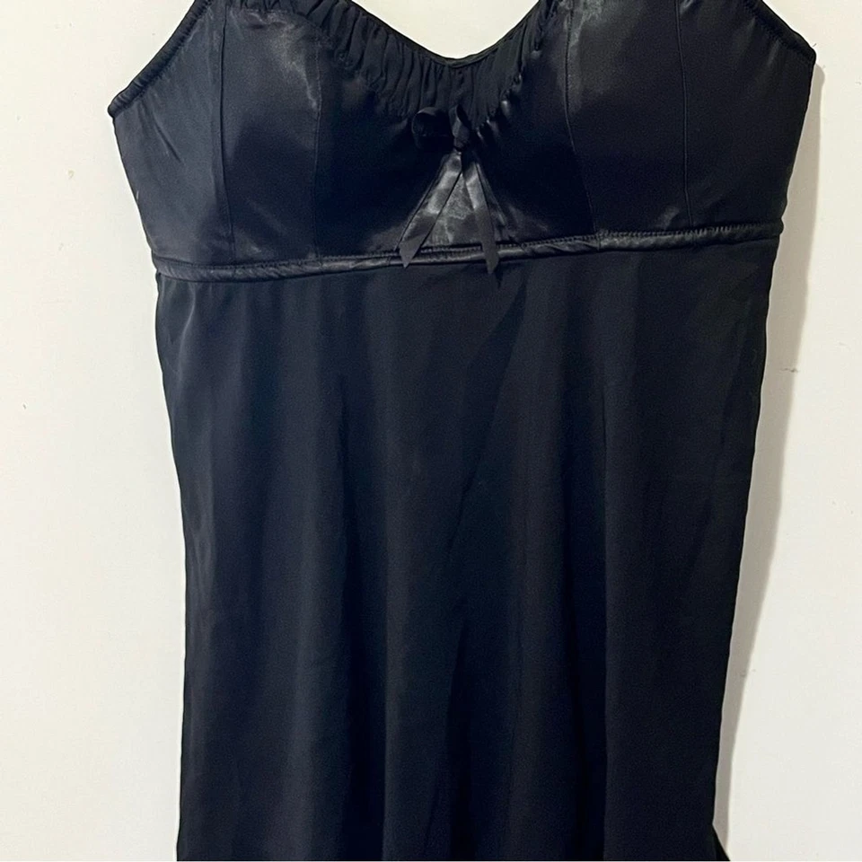 Cacique Chemise Negro con Correas Ajustables y Detalle de Encaje Foto 3 de 4