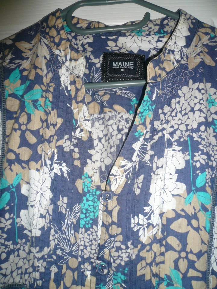 Debenhams blue floral blouse/shirt size 18 (20) cotton Maine white fawn fab con - Image 2 of 3