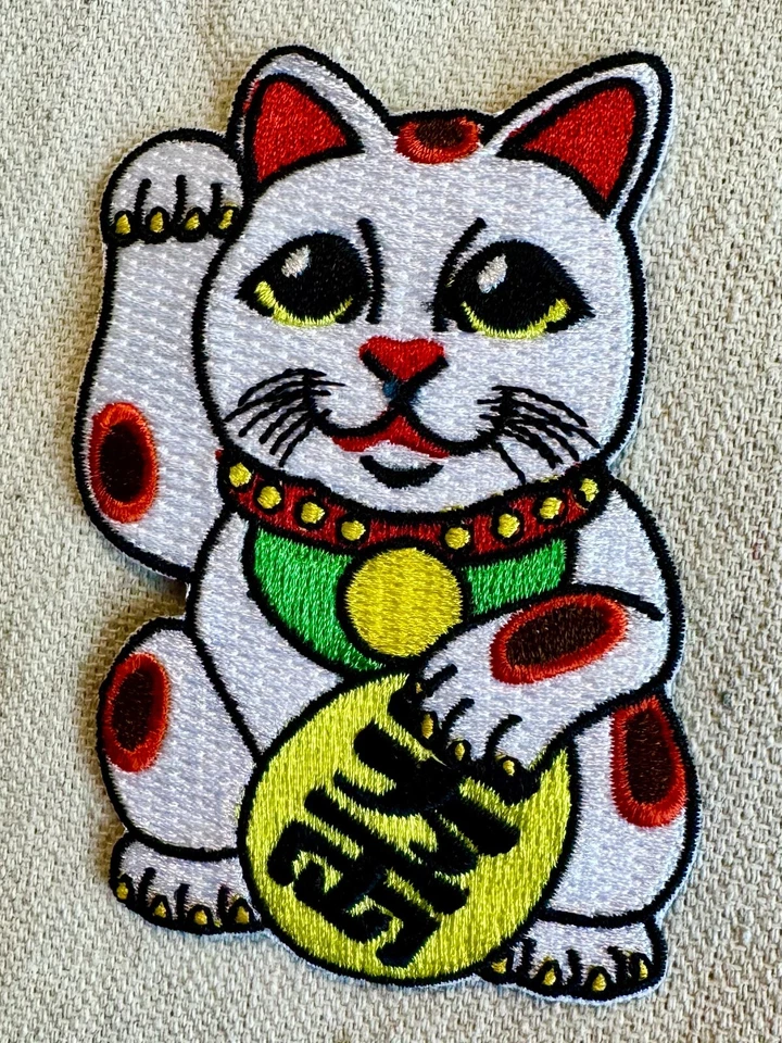MANEKI NEKO IRON-ON PATCH embroidered JAPANESE GOOD LUCK CAT LUCKY CHARM FORTUNE - Image 4 of 4