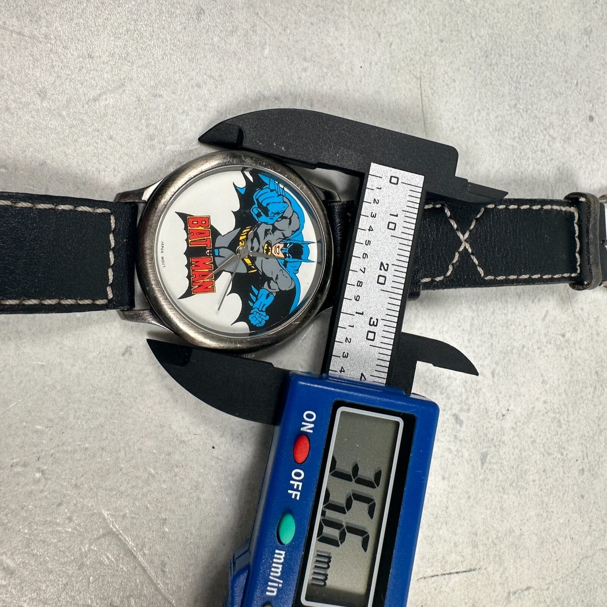VTG Fossil Batman Watch 32mm Round Silver Tone Black Band BA-6307