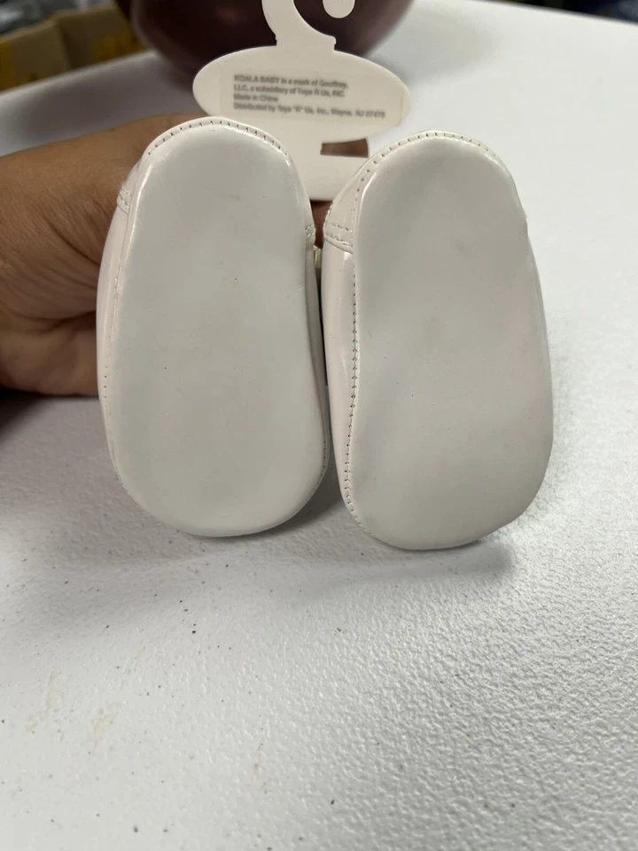 Zapatos de bebé Kola blancos talla 1 - totalmente nuevos Foto 2 de 2