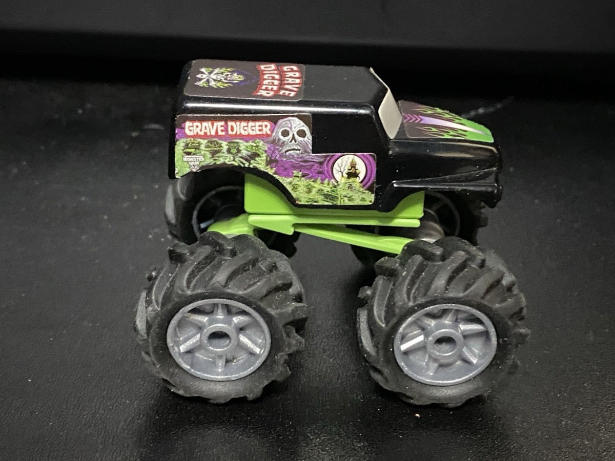 K'NEX Monster Jam Grave Digger Vs. Maximum Destruction Micro