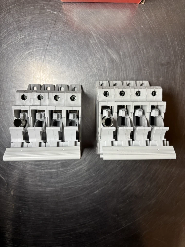 Lot de 2 porte-fusibles Legrand 21405 SP38 10x38 – 3P+N – Rail DIN - Photo 4/4