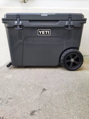 Yeti Tundra Haul Cooler With Wheels and Pull Handle - Dark Grey 