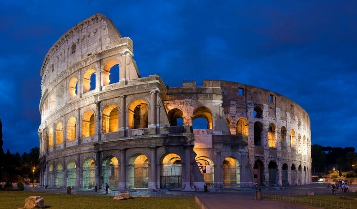 Toile arene rome antique pour un salon au style voyage