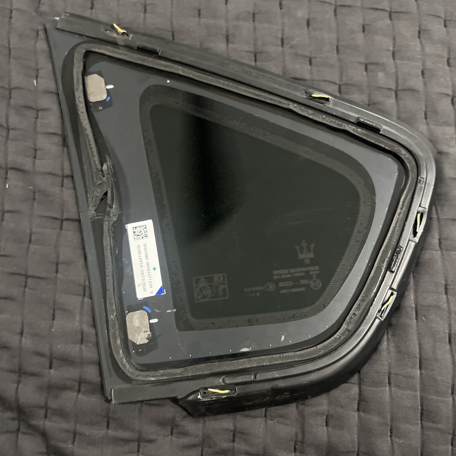 Maserati Levante genuine normal quarter glass triangular glass window r / Q2-891