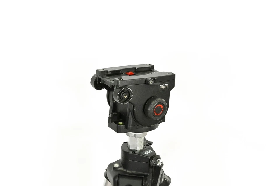 Cabezal fluido de video profesional Manfrotto/Bogen 516 con patas de trípode 3068 CG01KJ7 Foto 2 de 4