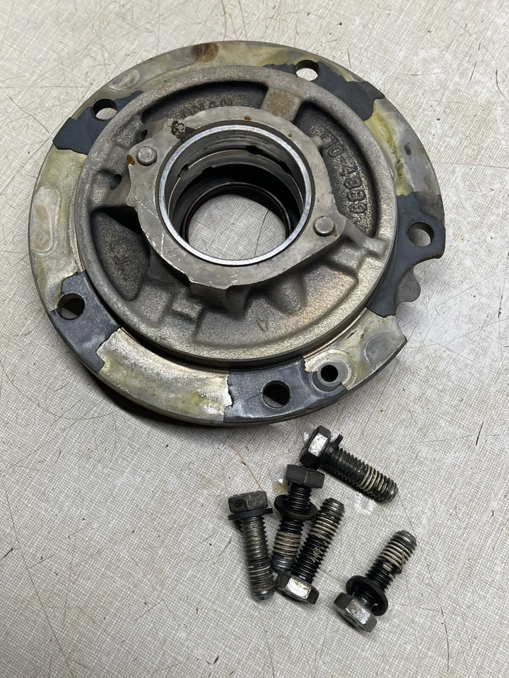 1993 Wheel Horse 520-H 520H Tractor Onan P220G-I Crankshaft Bearing Plate - Image 3 of 3