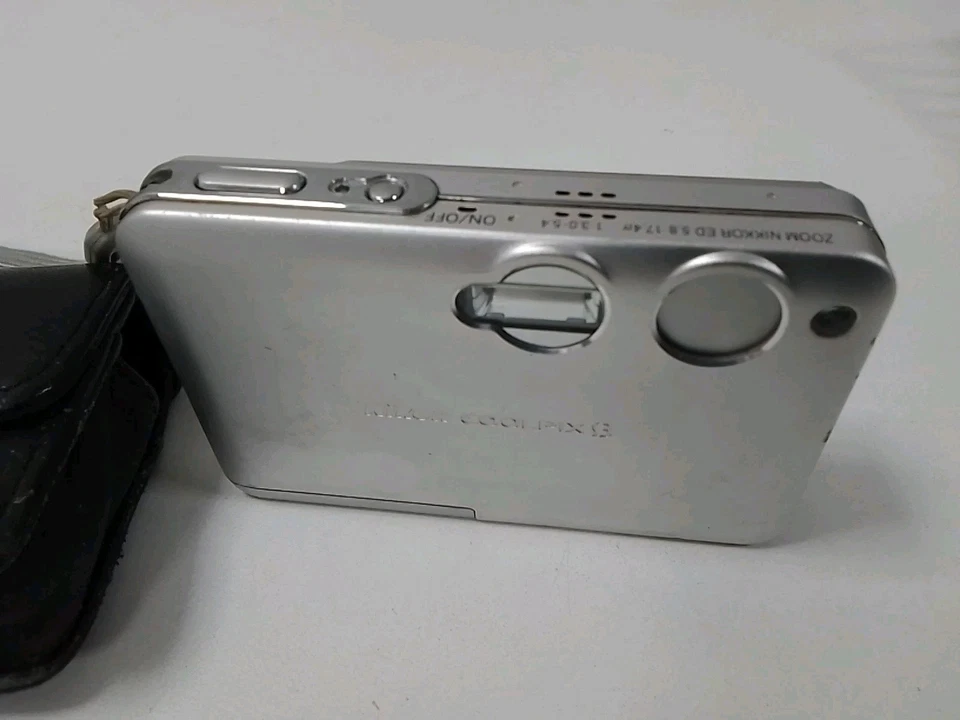 Nikon Coolpix S3 Camera With Case #N012 - Image 2 of 4