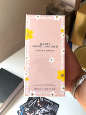 Marc Jacobs Daisy Eau So Fresh Eau de Toilette Spray Regular Size 4.2 fl oz