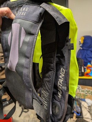 Mustang Nitro boats Atlas 190 DLX LIFE PRESERVER