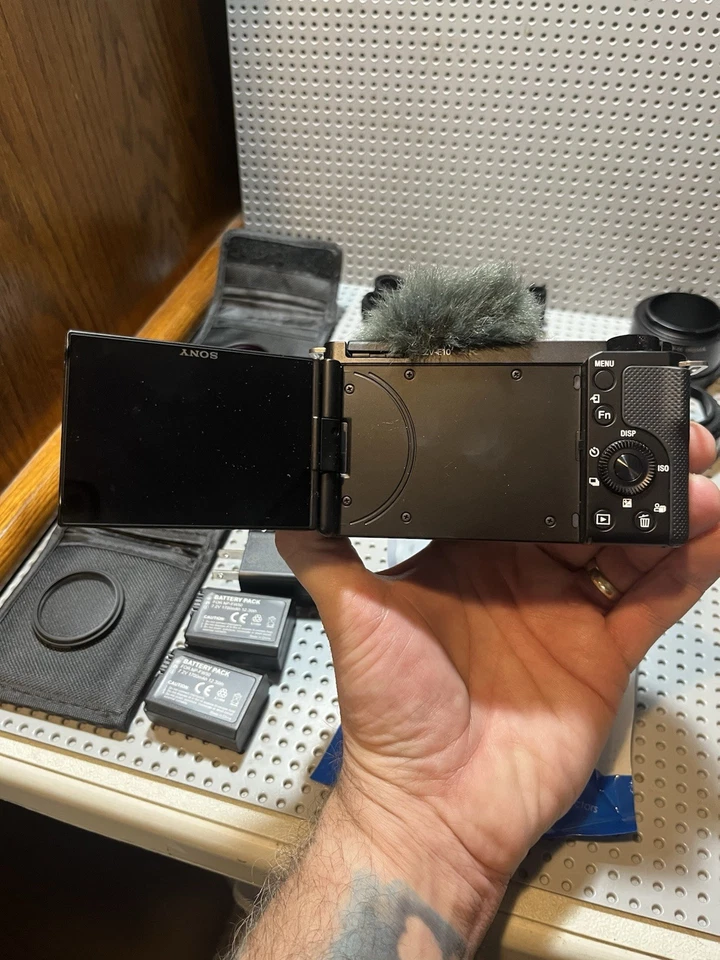 Sony Alpha ZV-E10 Mirrorless Digital Camera Kit Lens, Batteries, Case Exc.Co. - Image 4 of 4