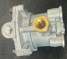 Meritor RSL110139 Air Brake Relay Valve New FREE SHIPPING.