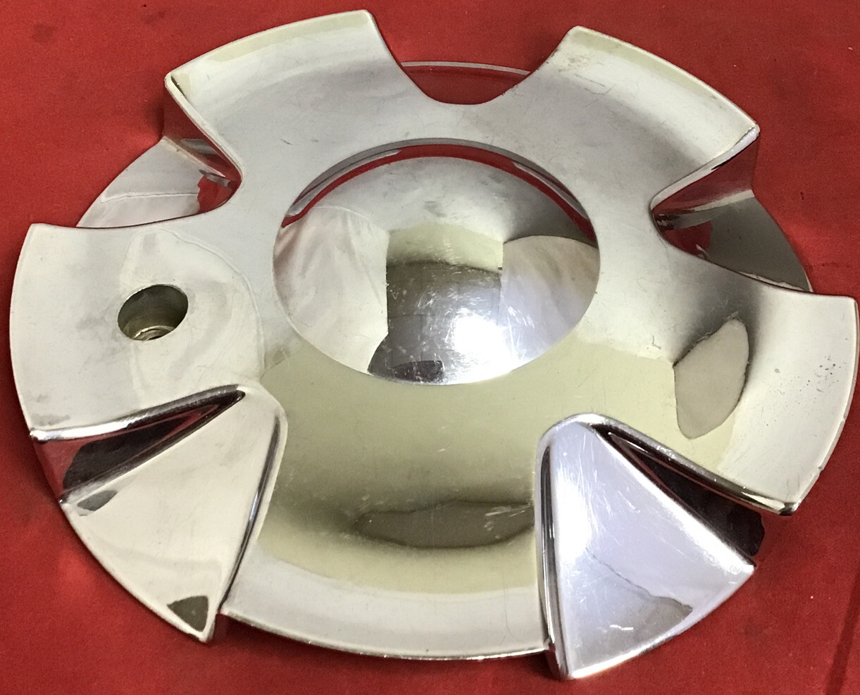 ONE USED GIO BDW708A LG CUSTOM CHROME AFTERMARKET RIM WHEEL CENTER CAP 14474