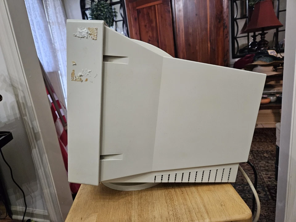 VINTAGE MAG INNOVISION 14" CRT COLOR MONITOR - WORKING - Image 2 of 4