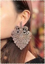 Orecchini in pizzo macrame marrone pendenti artigianali con strass e punto luce