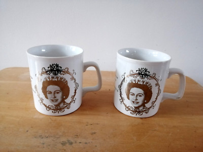 Ein Paar Queen Silber Jublee Becher Kiln Craft Staffordshire Porttery