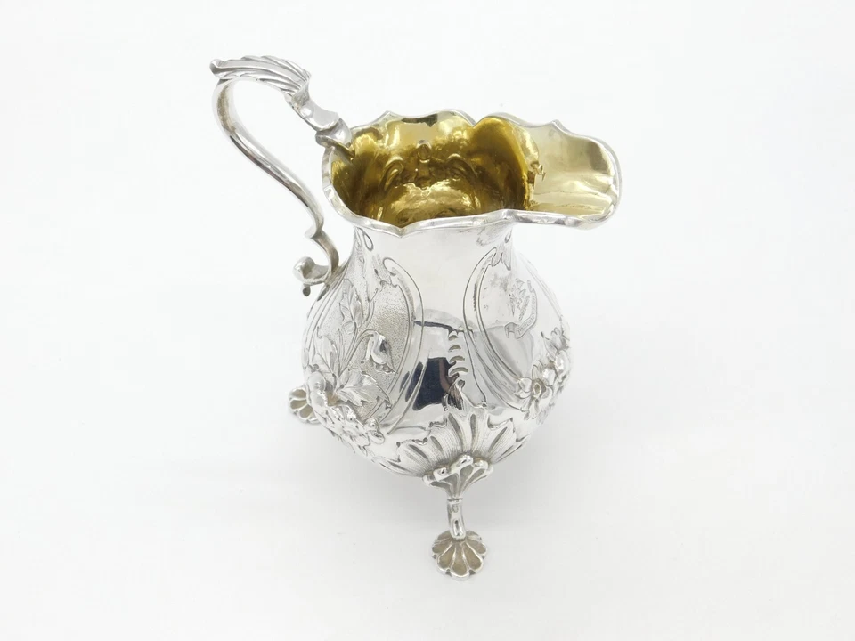 Jarra victoriana de plata esterlina con patrón floral de hojas crema 1866 Londres antigua Foto 4 de 4