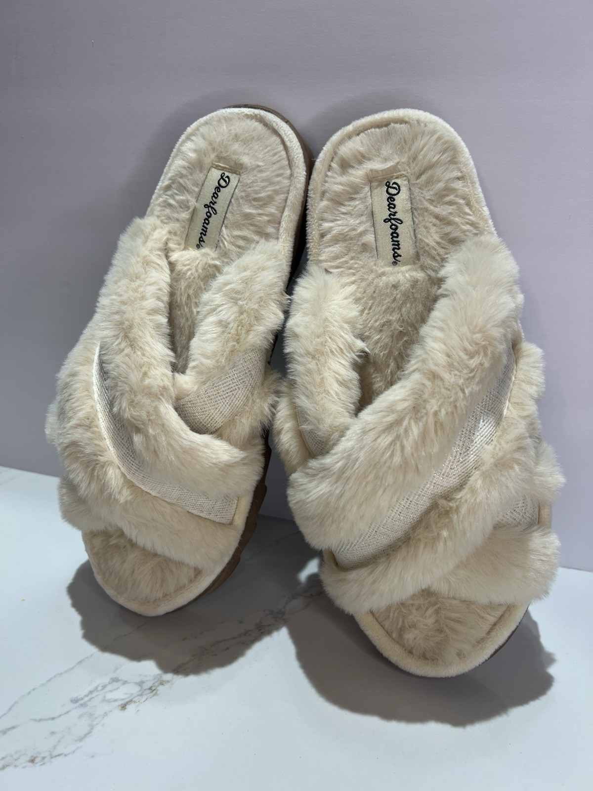 SAOLA Dearfoams donna nuova pelliccia sintetica cremosa fascia incrociata sfocata suola interna esterna 7 8